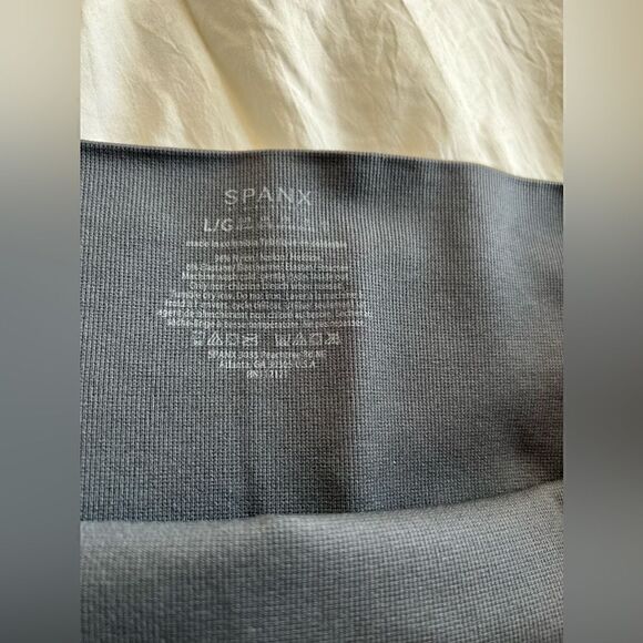 SPANX Look at Me Now Seamless Cropped Leggings Size Large - Picture 11 of 16